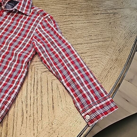 Red plaid button down shirt boys size 6 Tommy Hilfiger - Picture 3 of 8